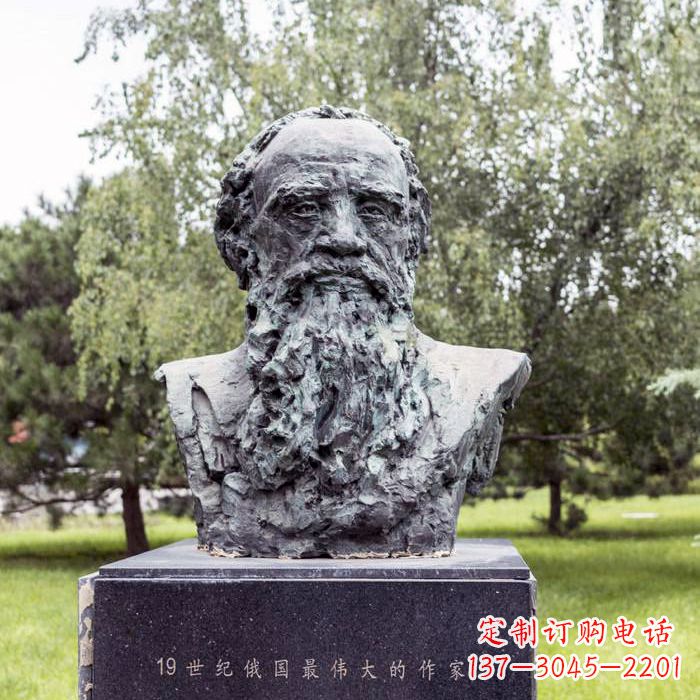 宁波19世纪俄国最伟大的作家列夫·尼古拉耶维奇·托尔斯泰雕像