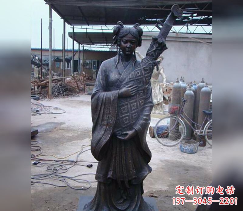 宁波抱乐器女人公园人物雕塑