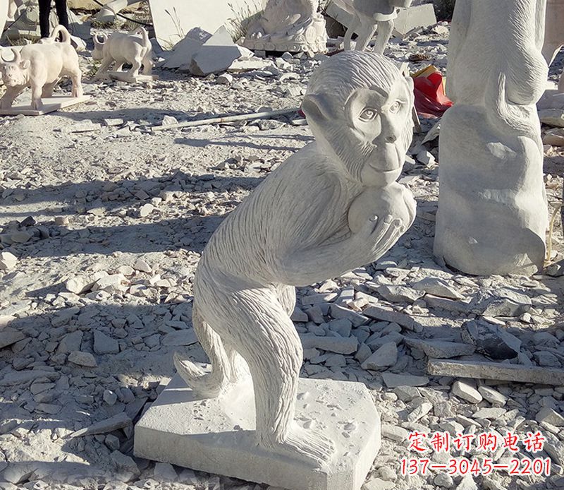 宁波抱桃子的猴子石雕 