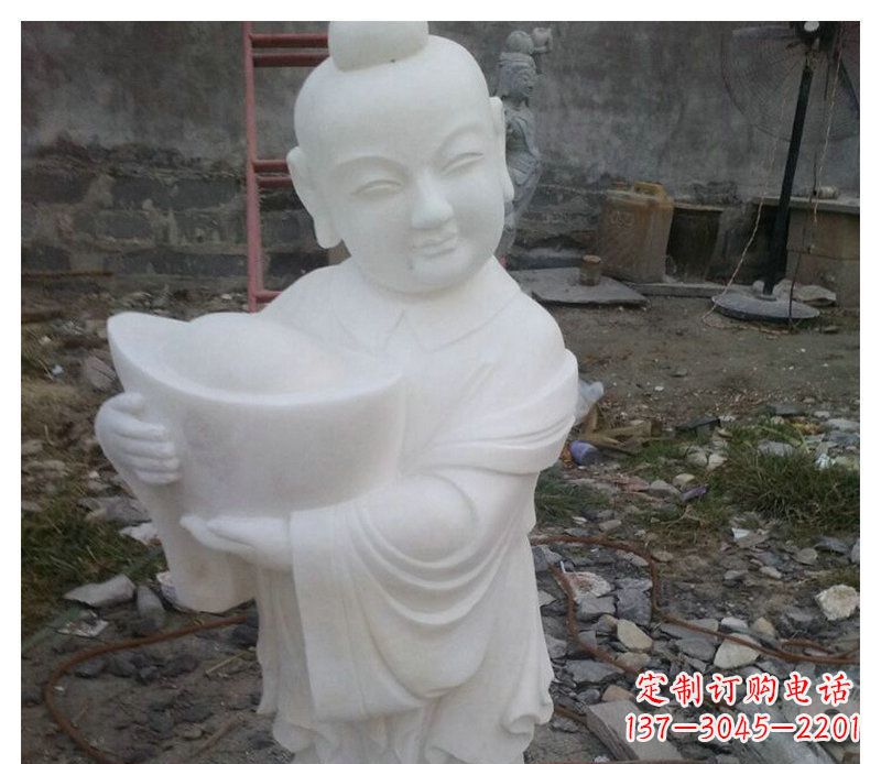 宁波抱着元宝的小孩公园景观石雕