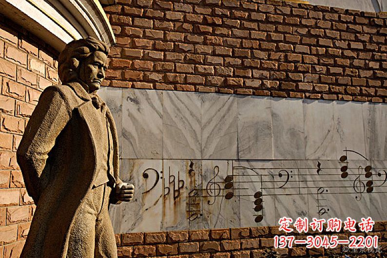 宁波贝多芬和钢琴的广场雕塑