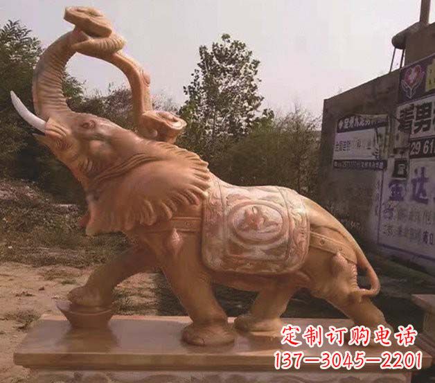 宁波鼻卷如意的大象石雕