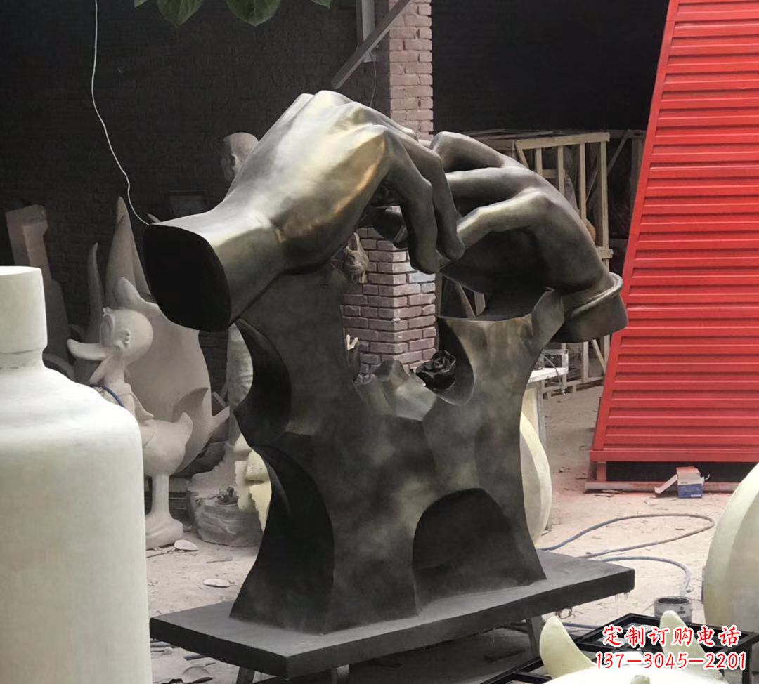 宁波玻璃钢仿铜戒指雕塑浪漫情感的象征