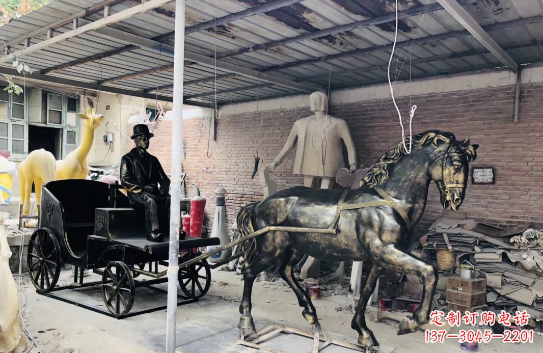 宁波玻璃钢仿铜赶马车人物雕塑广场景观雕塑
