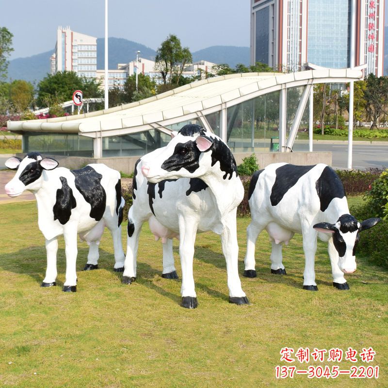 宁波玻璃钢制作的仿真奶牛雕塑——装点园林草坪