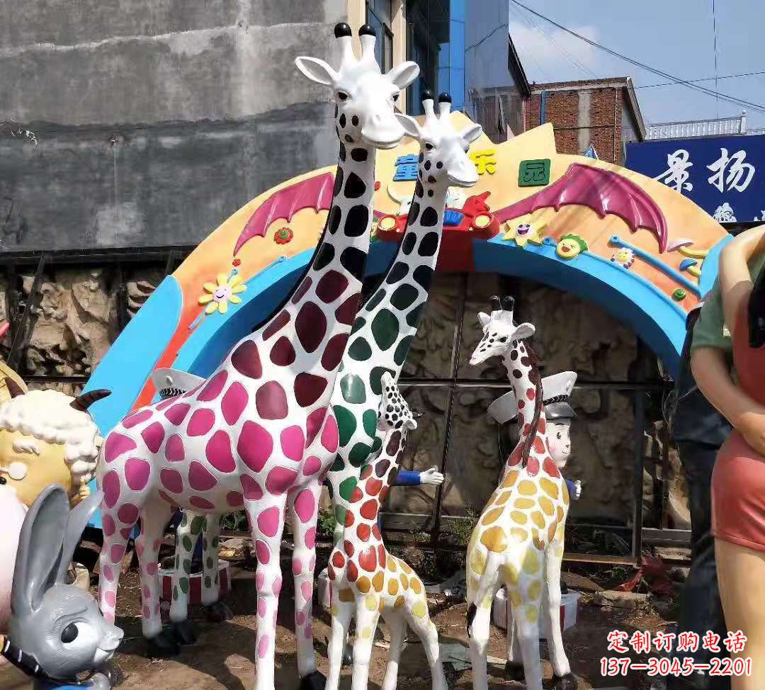 宁波玻璃钢材质的长颈鹿雕塑——点缀公园景观