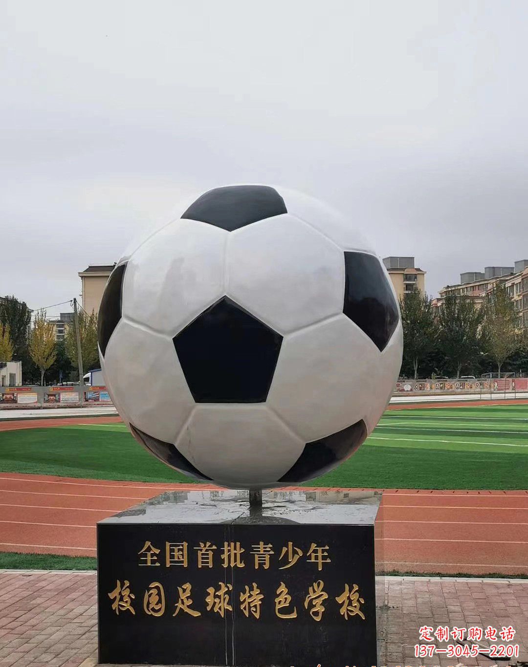 宁波足球雕塑展示足球文化的精彩瞬间