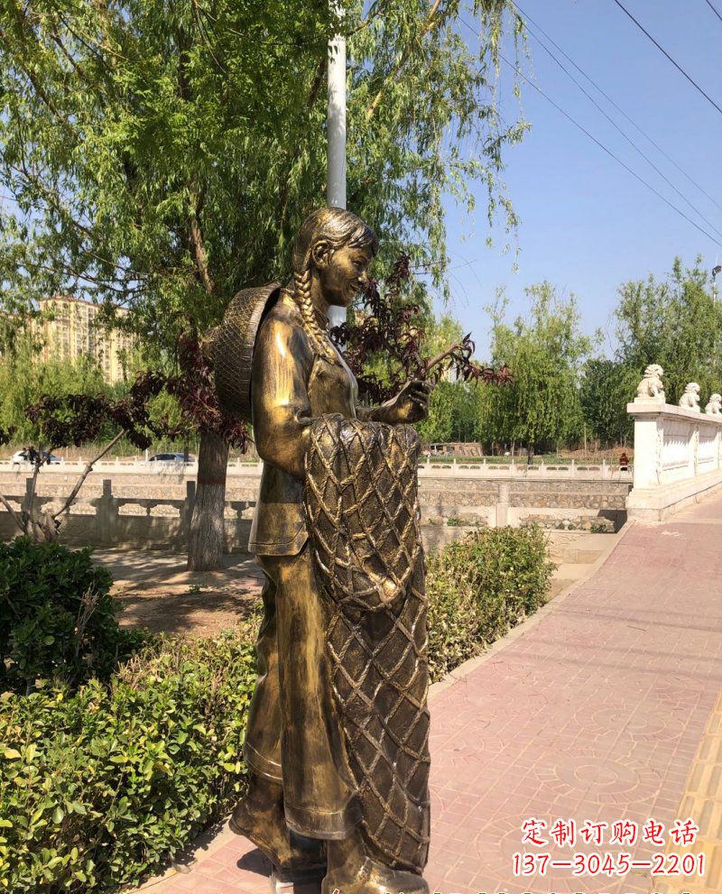 宁波农家女人的铜雕之美
