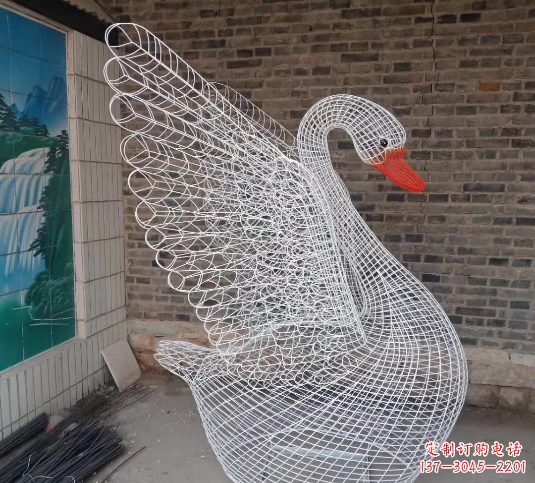 宁波不锈钢制天鹅雕塑象征着和谐与美好