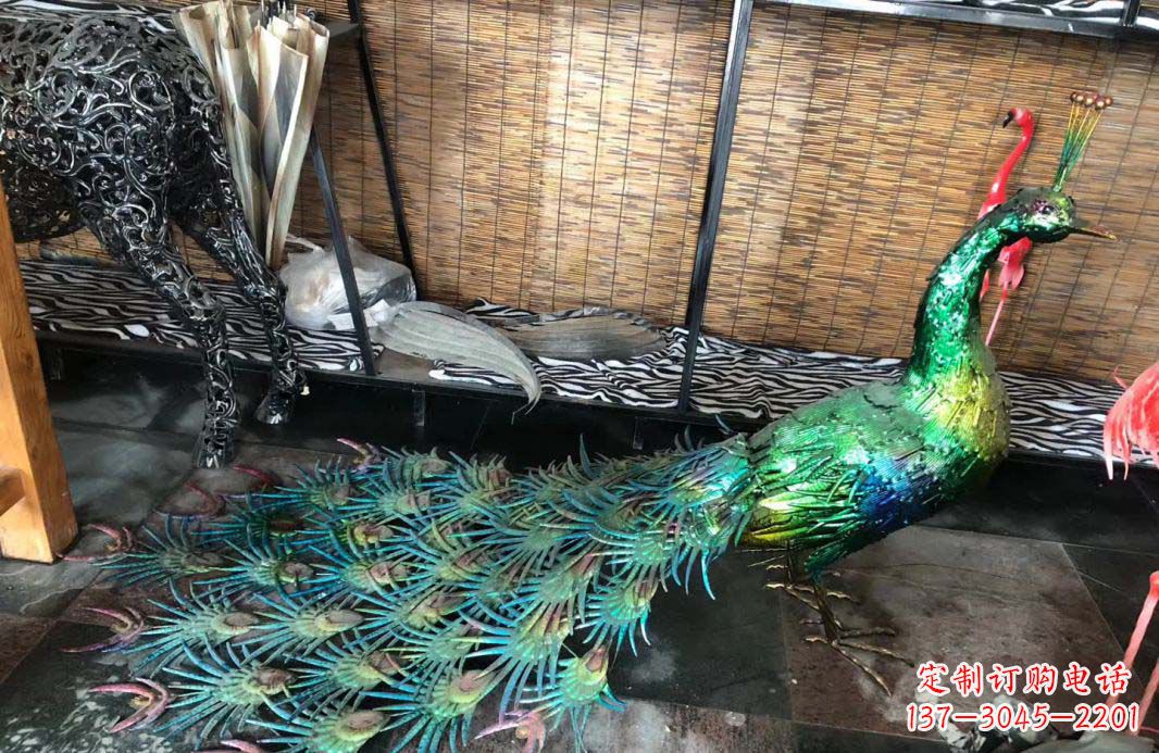 宁波不锈钢彩色景观孔雀雕塑