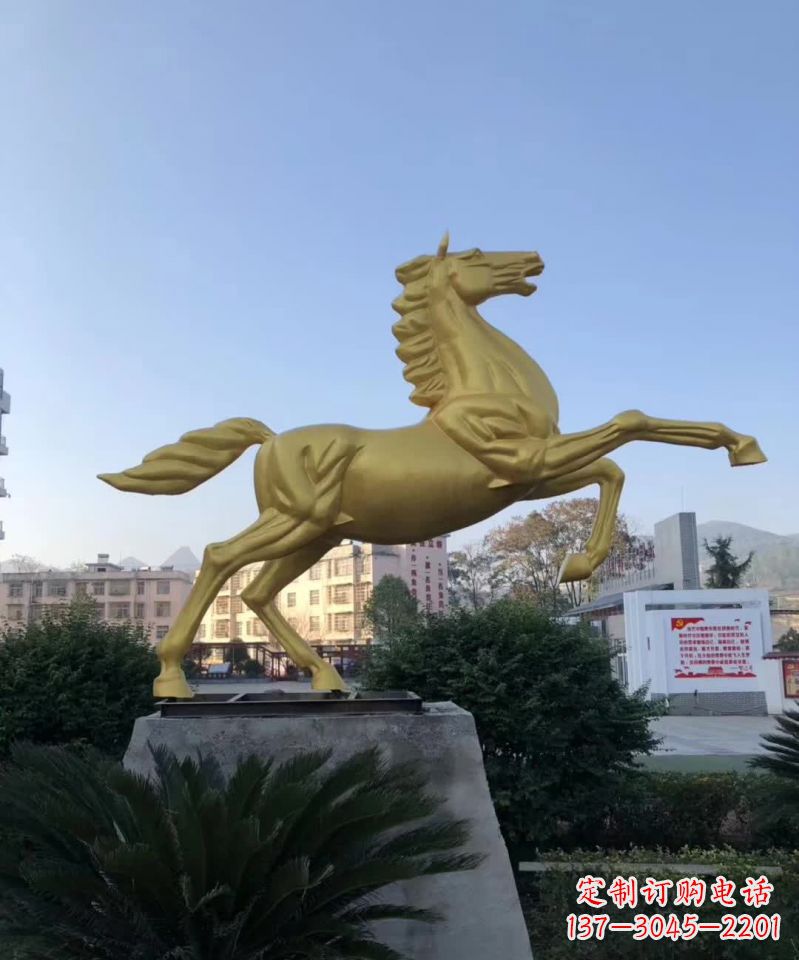 宁波不锈钢城市广场的马雕塑——一个给城市带来新鲜感的艺术作品
