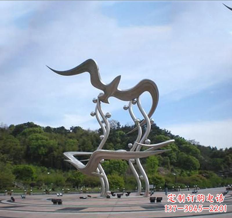 宁波大雁展翅飞越城市圆环