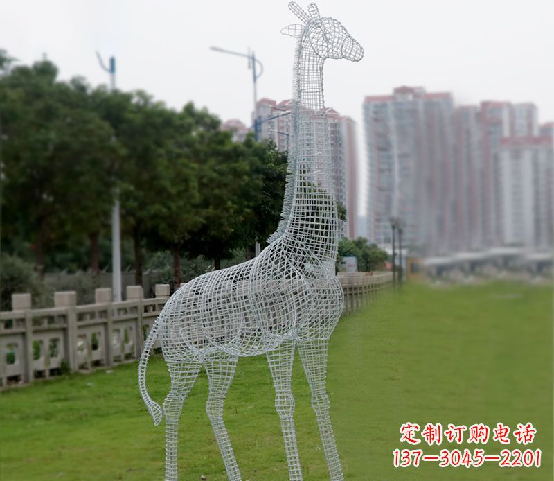 宁波不锈钢城市的长颈鹿雕塑