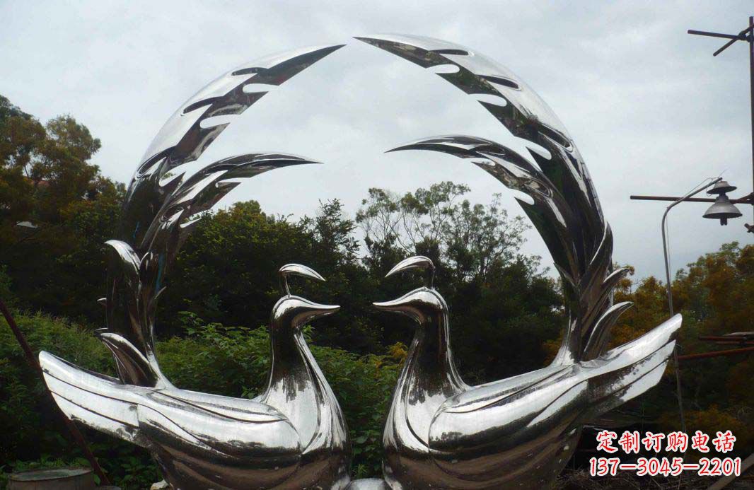 宁波不锈钢孔雀雕塑浪漫与灵动