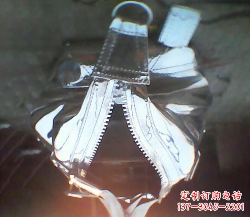宁波精美不锈钢手提包雕塑