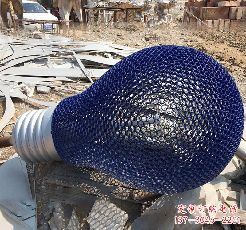 宁波不锈钢灯泡雕塑灯光下的美丽之美