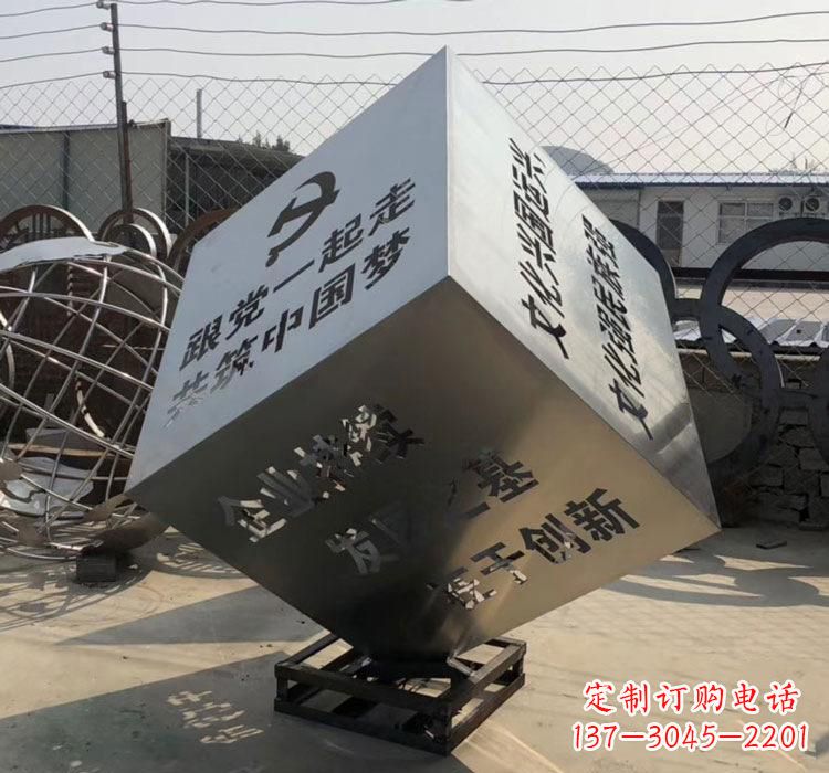 宁波不锈钢灯饰魔方雕塑——精妙艺术