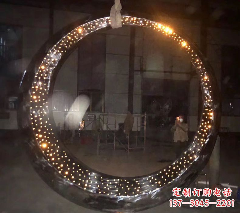 宁波璀璨夜空，不锈钢发光月亮雕塑
