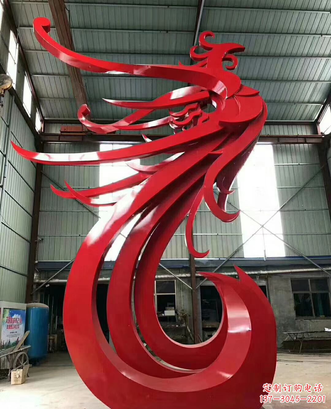 宁波不锈钢凤凰雕塑象征着新生的力量