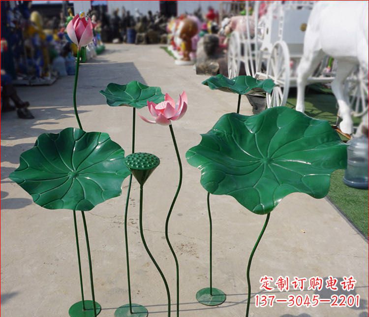 宁波不锈钢荷花雕塑色彩斑斓美不胜收