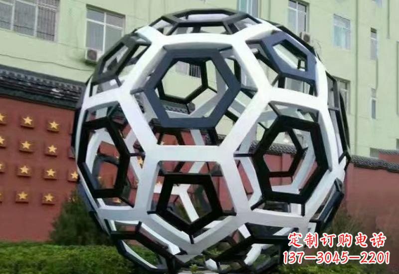 宁波不锈钢公园的镂空足球雕塑