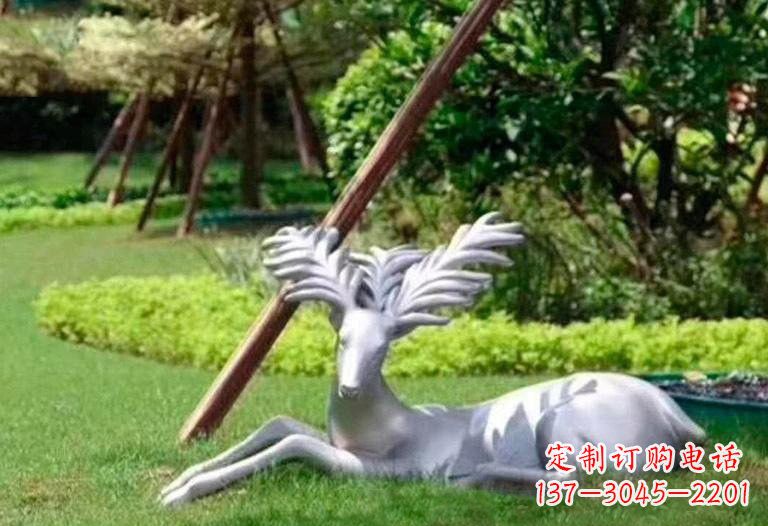 宁波不锈钢公园大角鹿雕塑精致而美丽