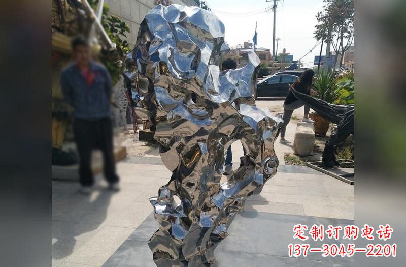宁波太湖石雕塑——点缀不锈钢公园