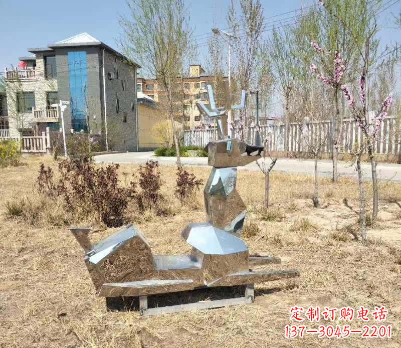 宁波不锈钢公园小鹿雕塑给公园带来温馨气息