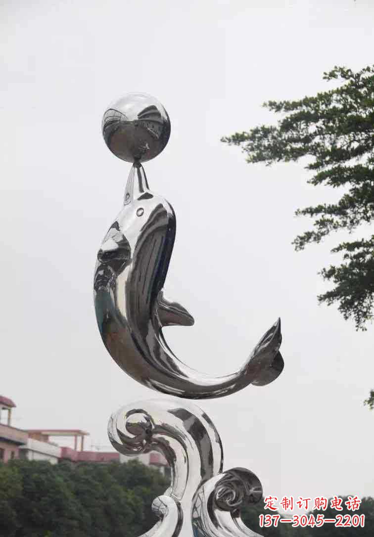 宁波不锈钢广场顶球的海豚雕塑