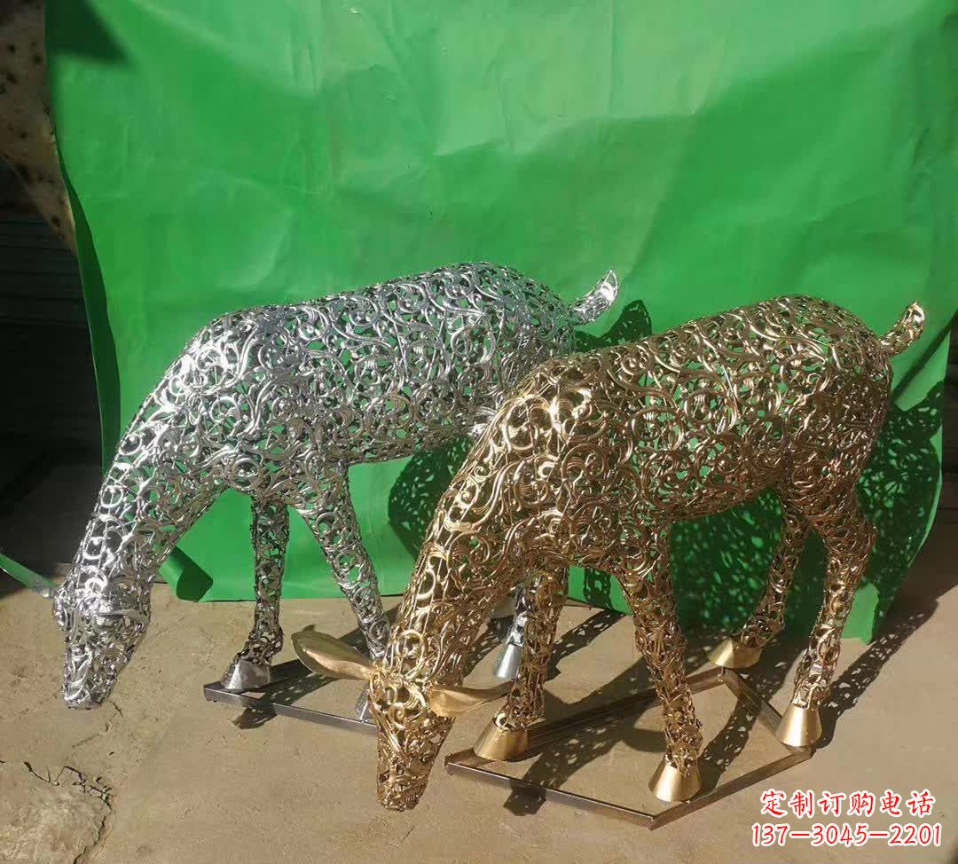 宁波不锈钢广场上的梅花鹿雕塑