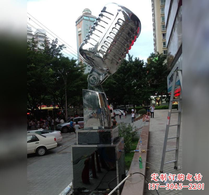 宁波不锈钢话筒雕塑高贵而又精致