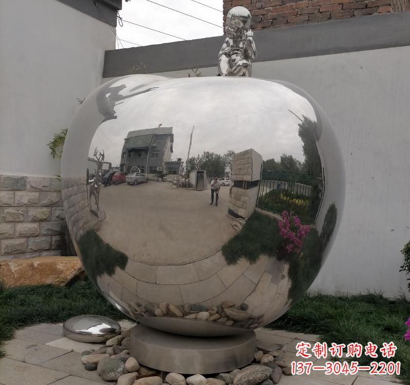 宁波不锈钢金色苹果雕塑古典与现代的结合