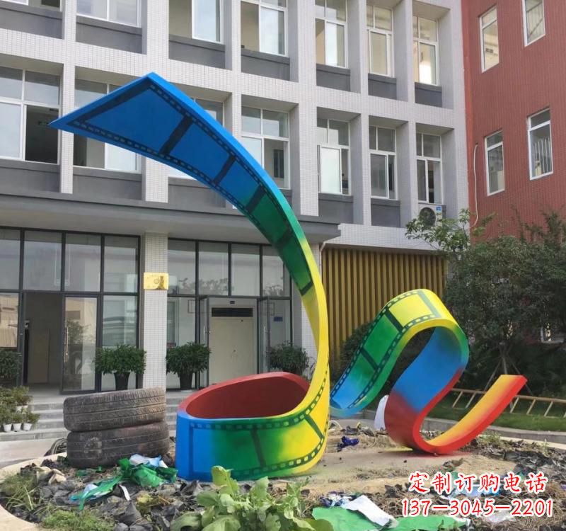 宁波不锈钢烤漆艺术胶卷雕塑