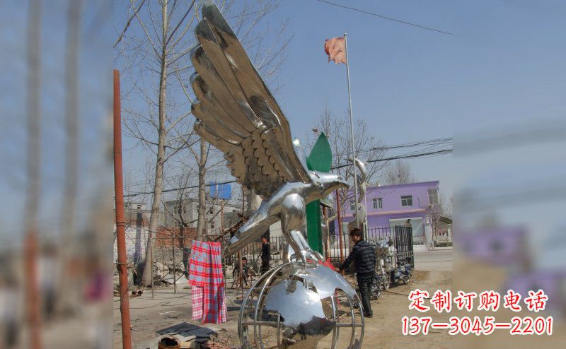 宁波不锈钢老鹰雕塑象征力量与美丽
