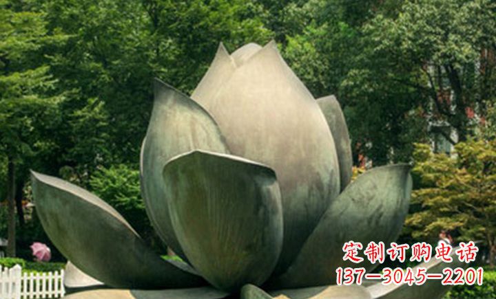 宁波不锈钢莲花公园精美的雕塑装点