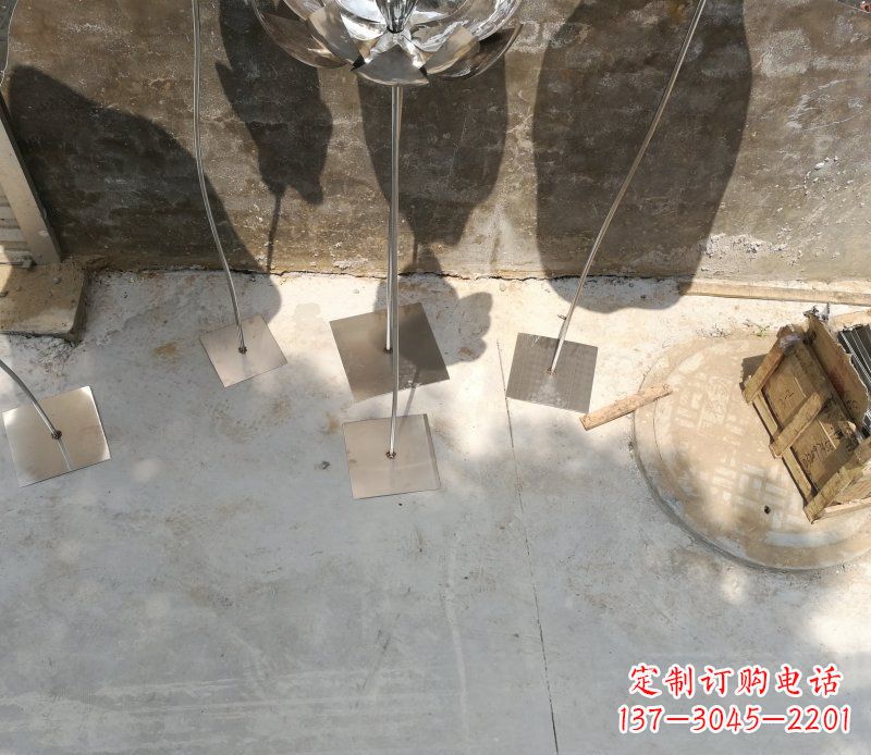 宁波不锈钢荷叶雕塑给大厅带来精致优雅