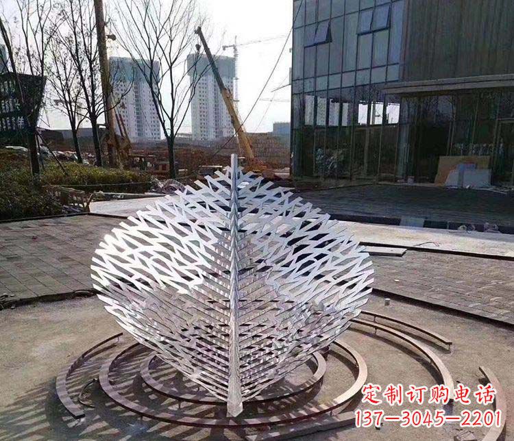宁波不锈钢镂空树叶雕塑精美雕刻的艺术