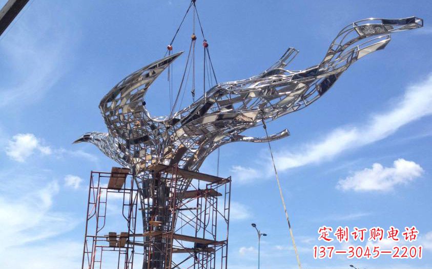 宁波不锈钢镂空鸽子雕塑美丽的象征