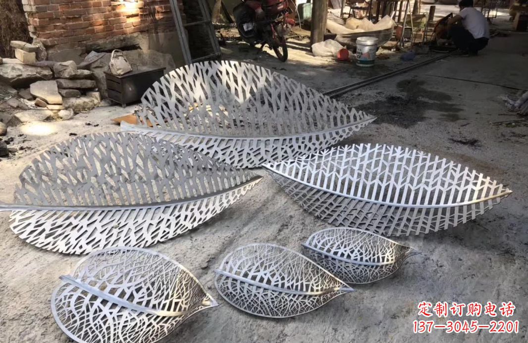宁波不锈钢树叶雕塑美丽的自然之美