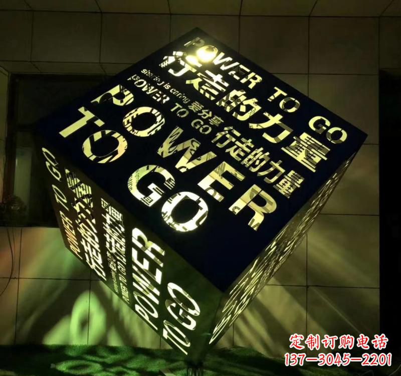 宁波不锈钢材质的魔方雕塑精致的艺术设计