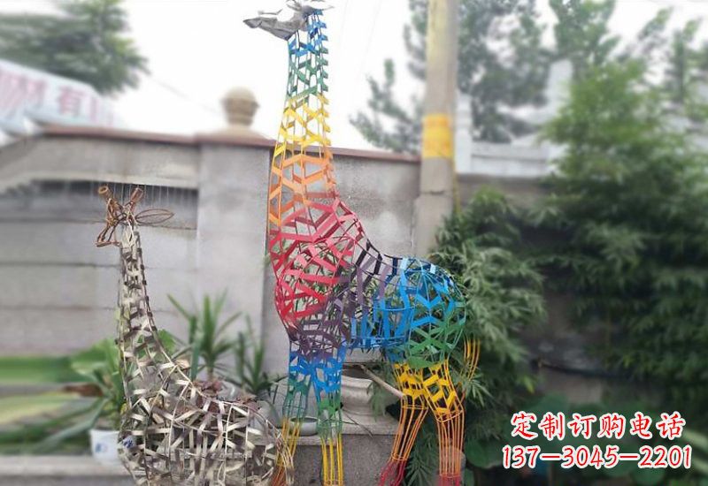 宁波长颈鹿雕塑优雅而古典的艺术
