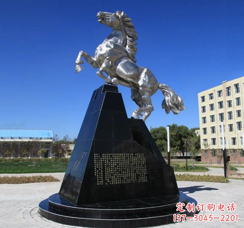 宁波不锈钢企业广场上的马雕塑