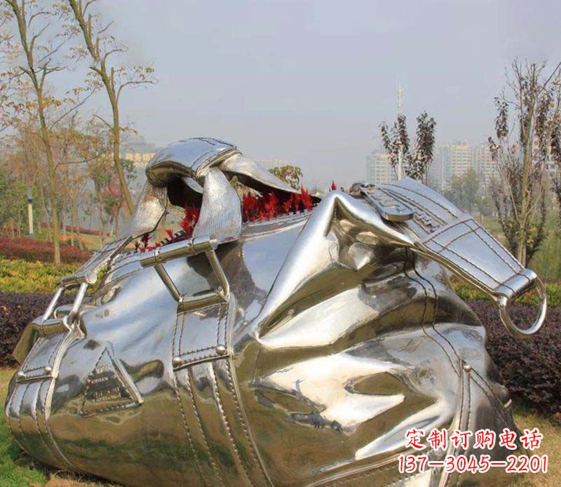 宁波不锈钢手提包雕塑1