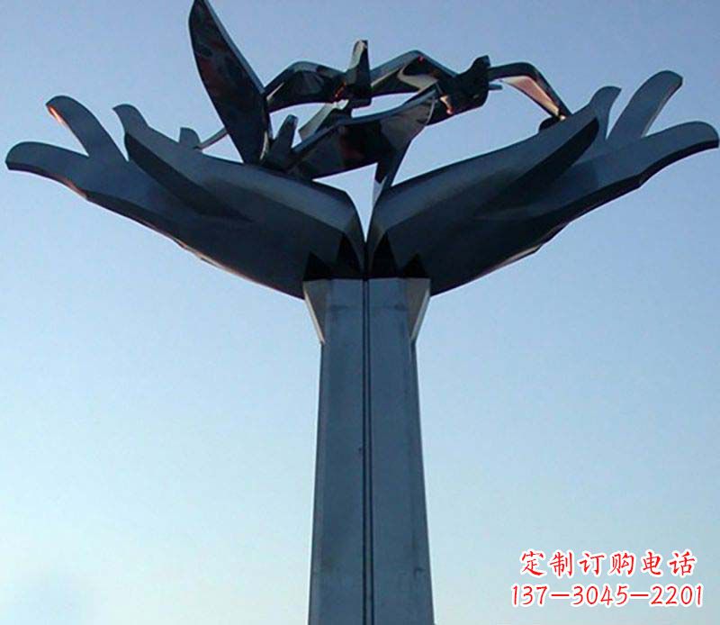 宁波不锈钢手托鸽子雕塑象征着和平与爱