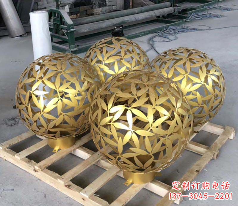 宁波不锈钢树叶镂空球的美妙景观
