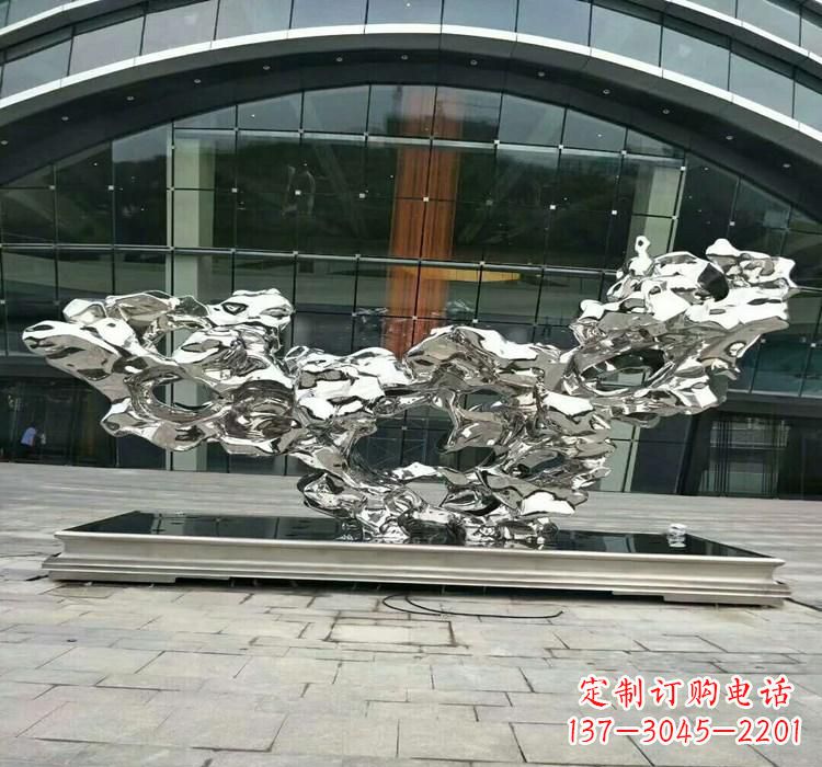 宁波灵动的太湖石雕塑