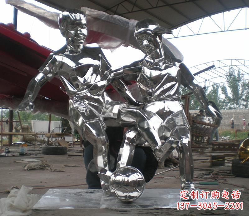 宁波展现足球精神的不锈钢雕塑