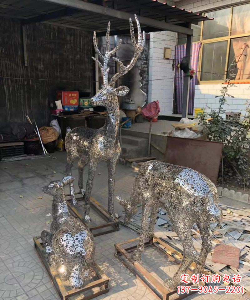 宁波不锈钢庭院里的梅花鹿雕塑