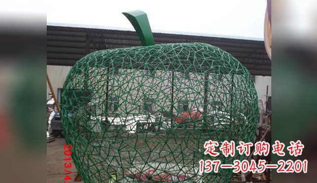 宁波不锈钢网制作的苹果雕塑——精致且耐久