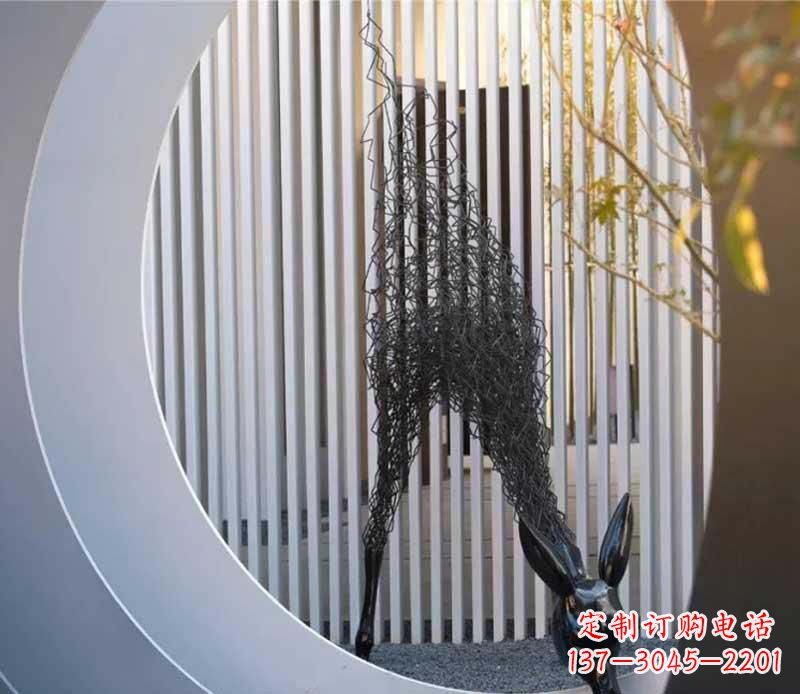 宁波不锈钢小区的长颈鹿雕塑